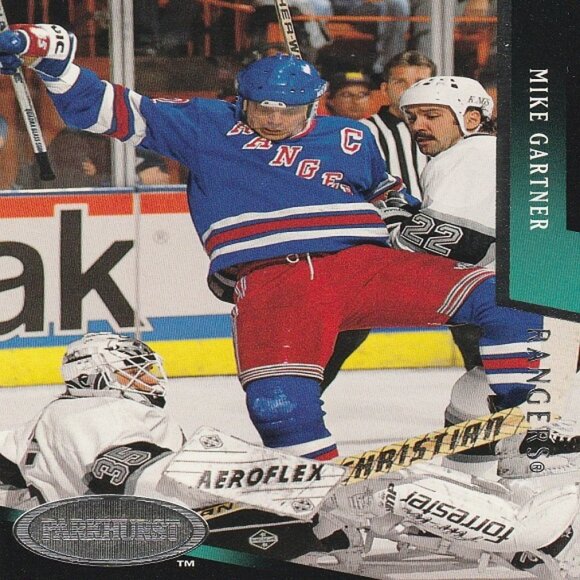 Mike Gartner Hockey Card Collection - Picture 5 of 13